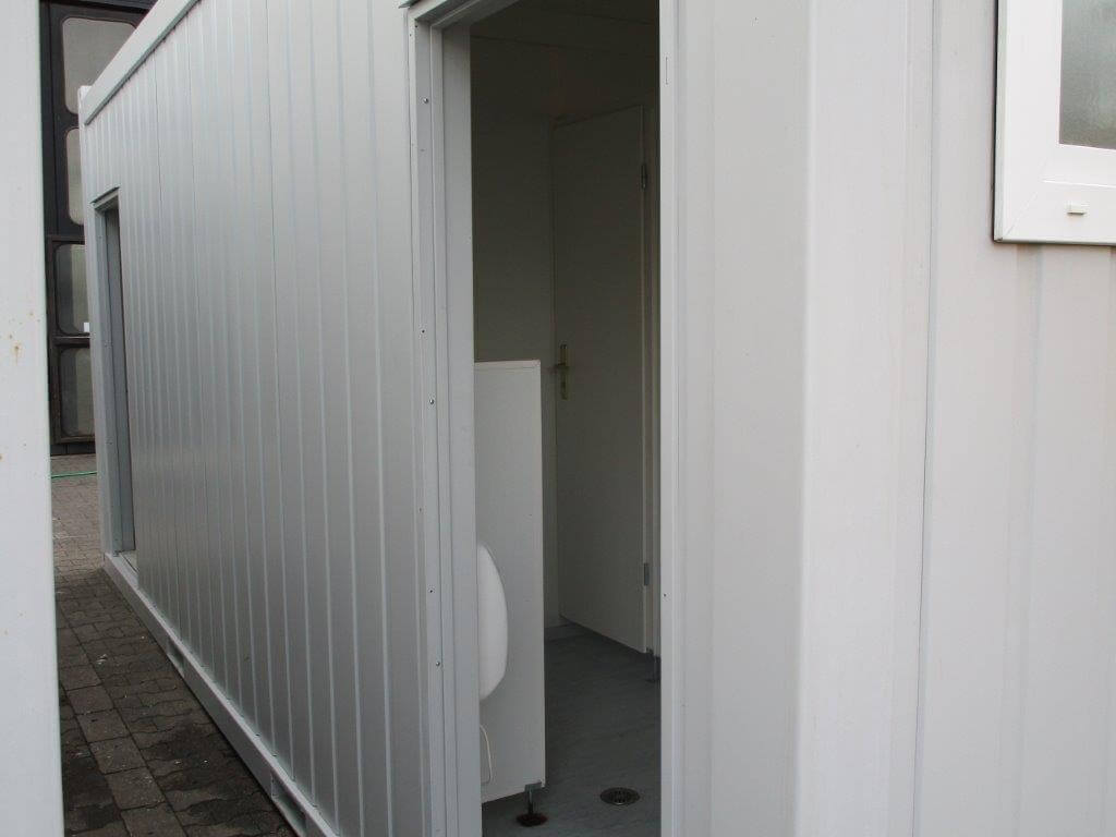 20 Fuss Duo- Umkleideanlage mit Duschen und WC- Bereich – Bild 6