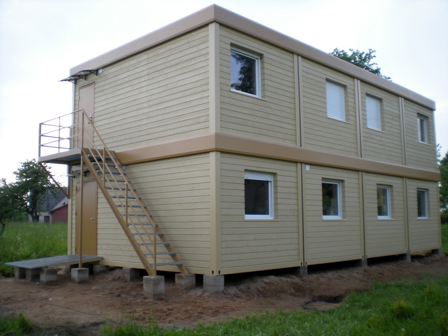 Containeranlage mit Holzfassade – Bild 1