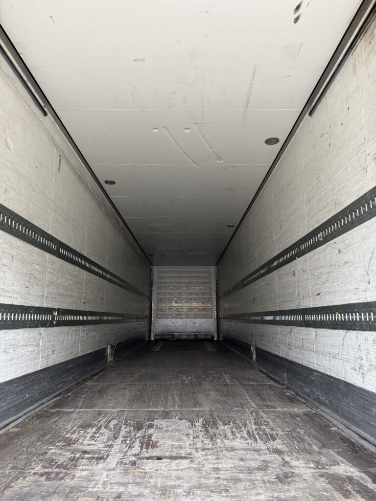 Schmitz Cargobull SKO24 / Koffer / Rolltor – Bild 9