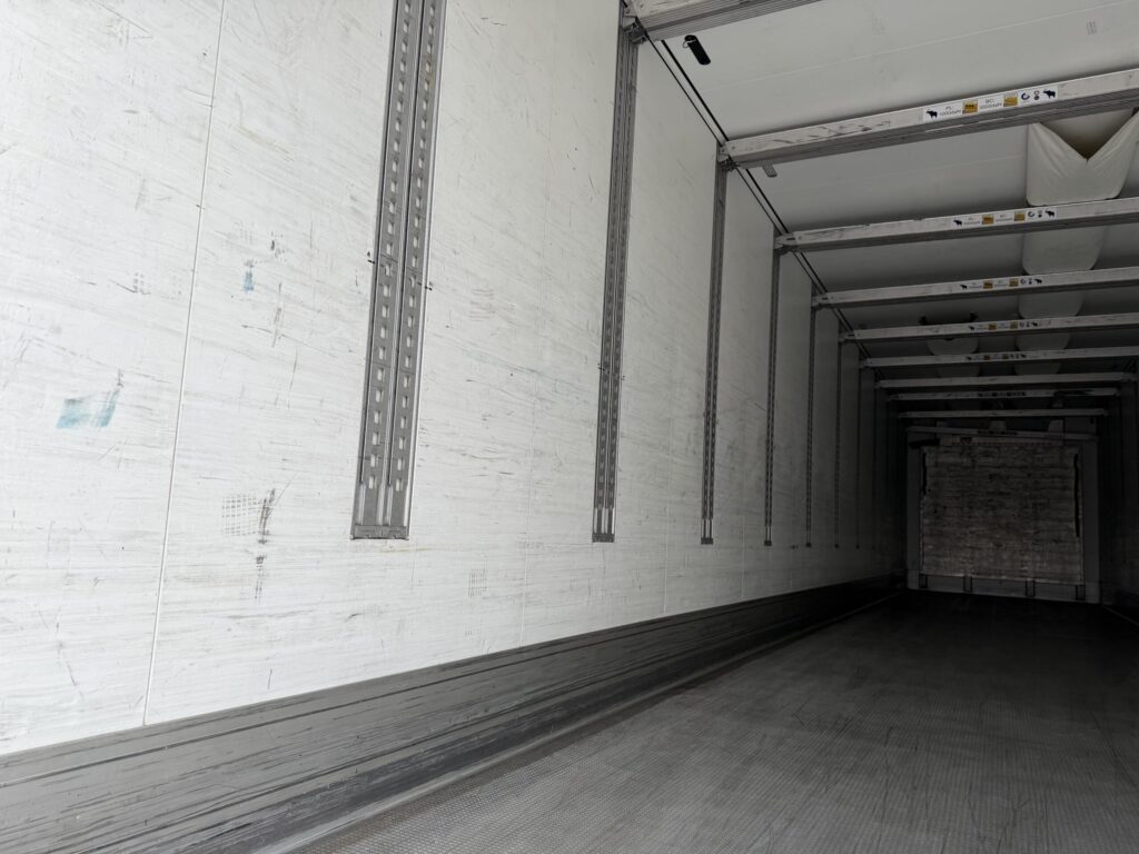 Schmitz Cargobull SKO24 / Carrier Vector 1550 / Doppelstock – Bild 11