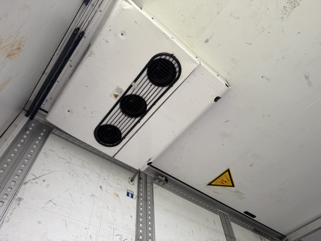 Schmitz Cargobull SKO24 / Carrier Vector 1850 / Doppelstock / Lift – Bild 22